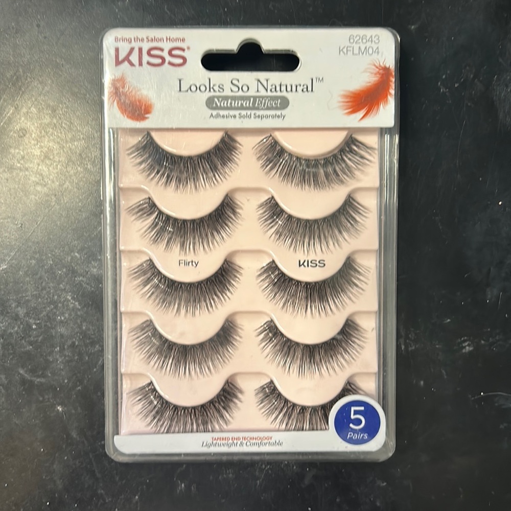 KISS eyelashes